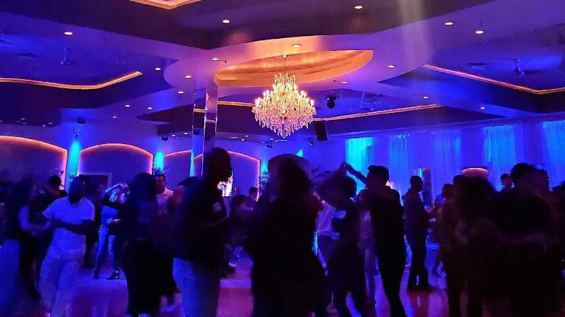 Salsa Heat Dance Studio - Salsa and Bachata classes - Dance Studio in Orlando, Florida