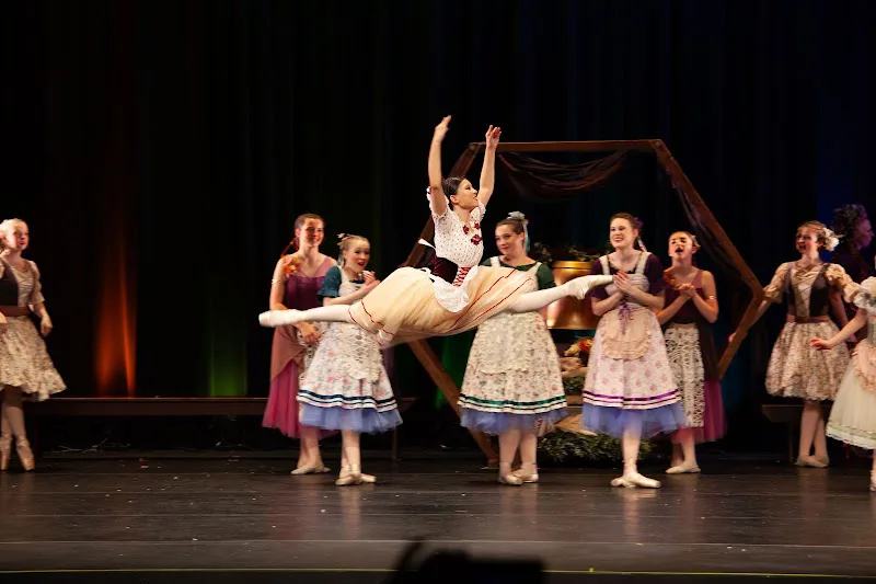 En Croix Ballet - Dance Studio in Fort Wayne, Indiana